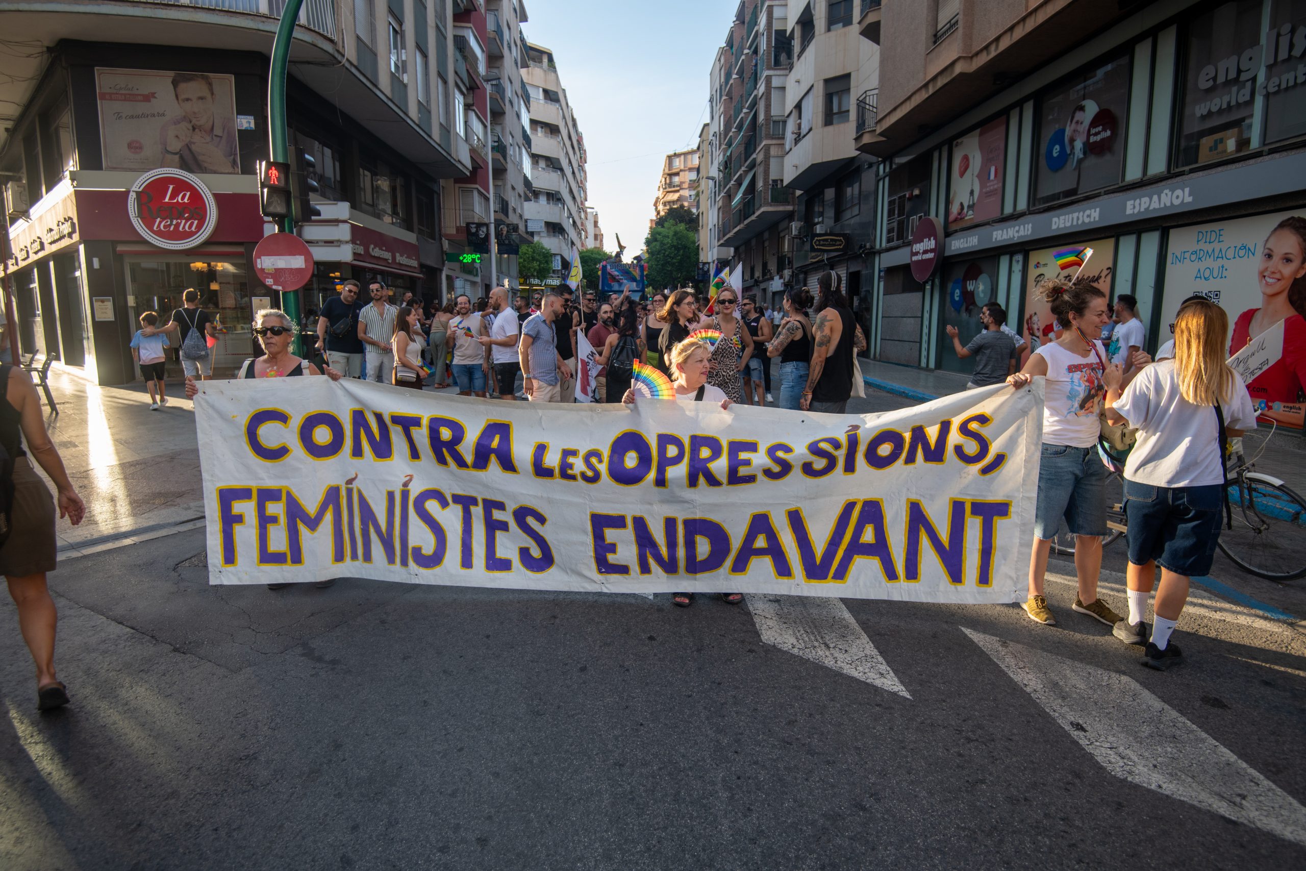 2025_09_13_GRANDES_(Fotos: RAFA MOLINA) Manifestacion Orgullo Elche