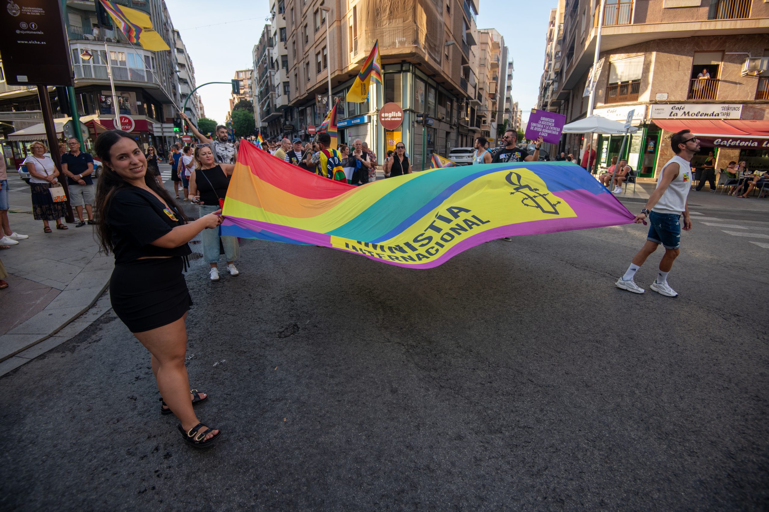 2025_09_13_GRANDES_(Fotos: RAFA MOLINA) Manifestacion Orgullo Elche