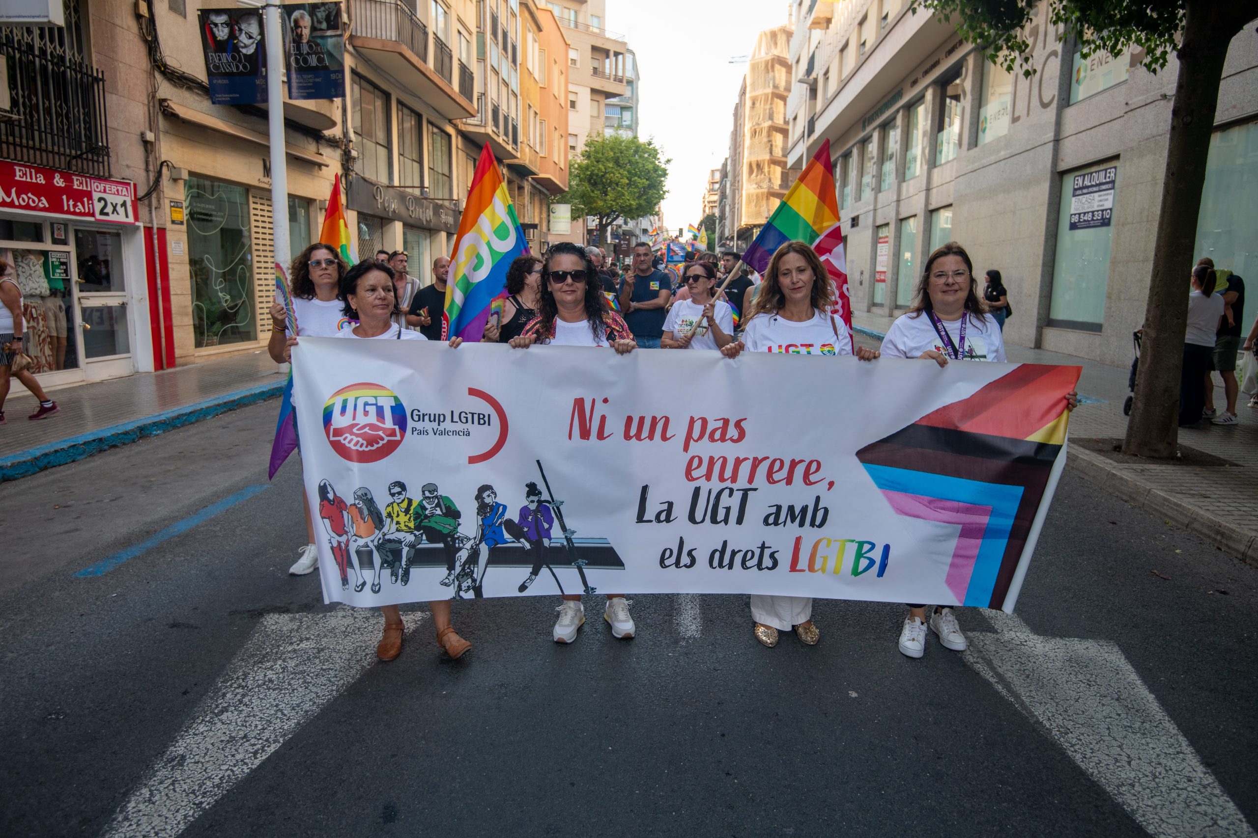 2025_09_13_GRANDES_(Fotos: RAFA MOLINA) Manifestacion Orgullo Elche