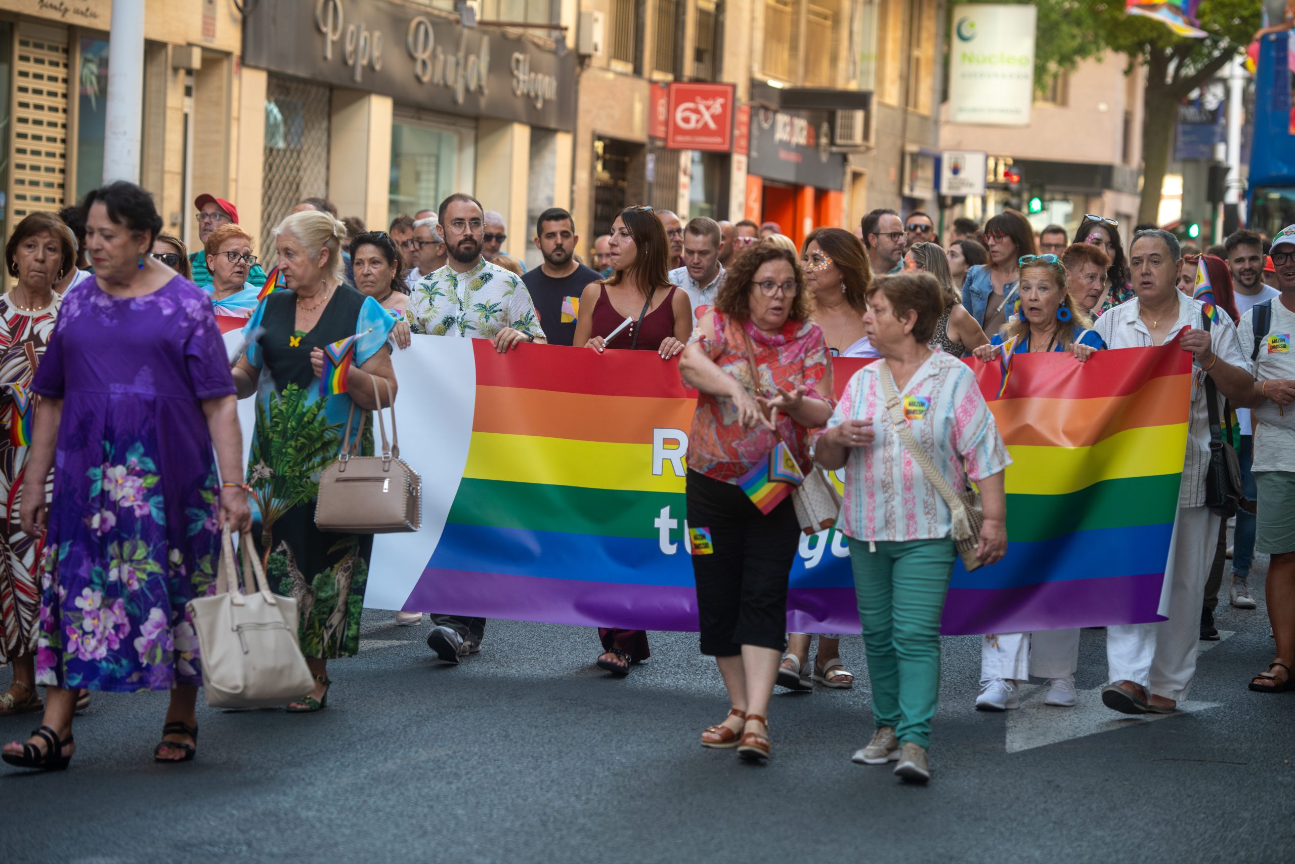 2025_09_13_GRANDES_(Fotos: RAFA MOLINA) Manifestacion Orgullo Elche