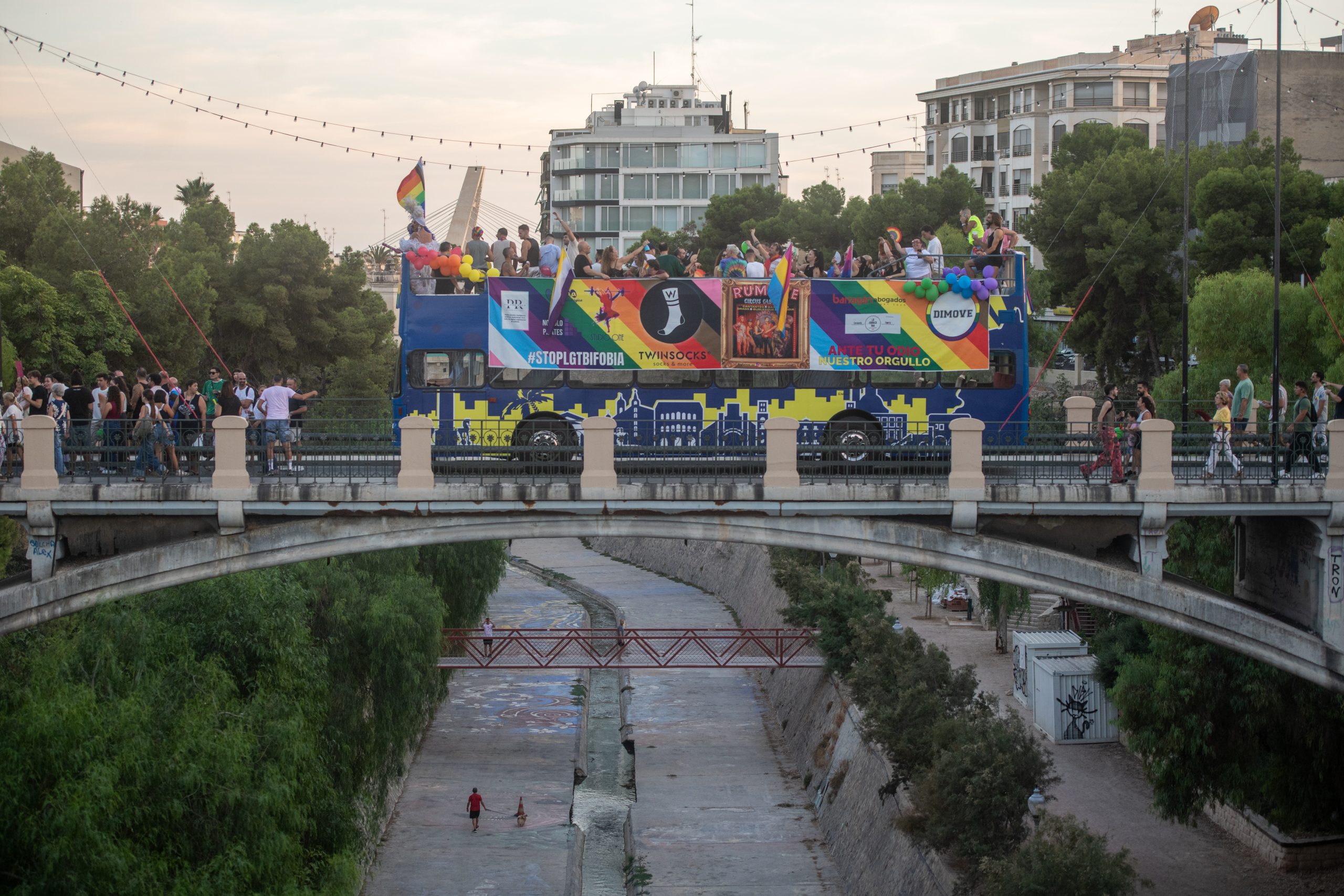 2025_09_13_GRANDES_(Fotos: RAFA MOLINA) Manifestacion Orgullo Elche