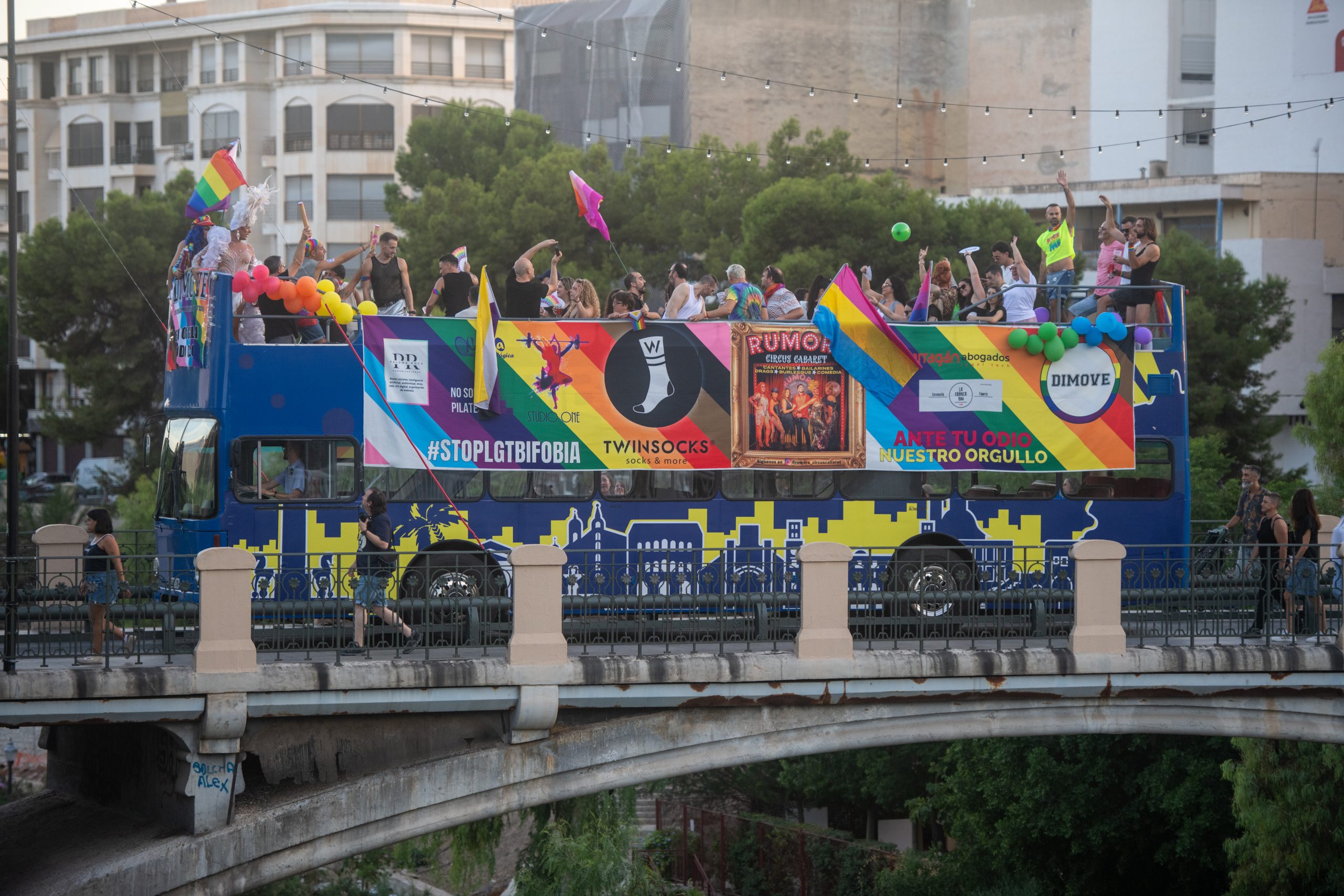 2025_09_13_GRANDES_(Fotos: RAFA MOLINA) Manifestacion Orgullo Elche