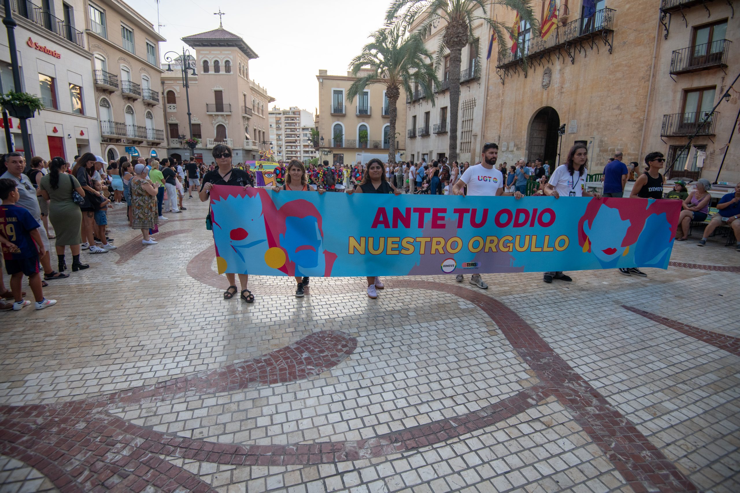 2025_09_13_GRANDES_(Fotos: RAFA MOLINA) Manifestacion Orgullo Elche