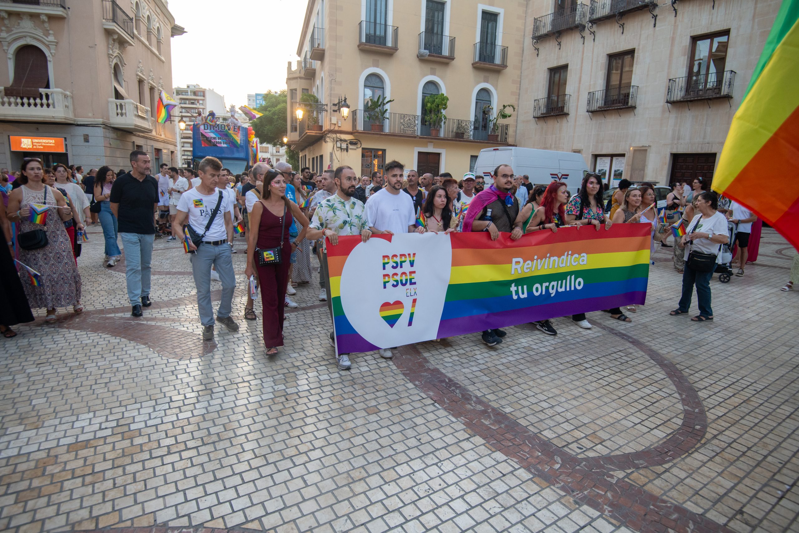 2025_09_13_GRANDES_(Fotos: RAFA MOLINA) Manifestacion Orgullo Elche