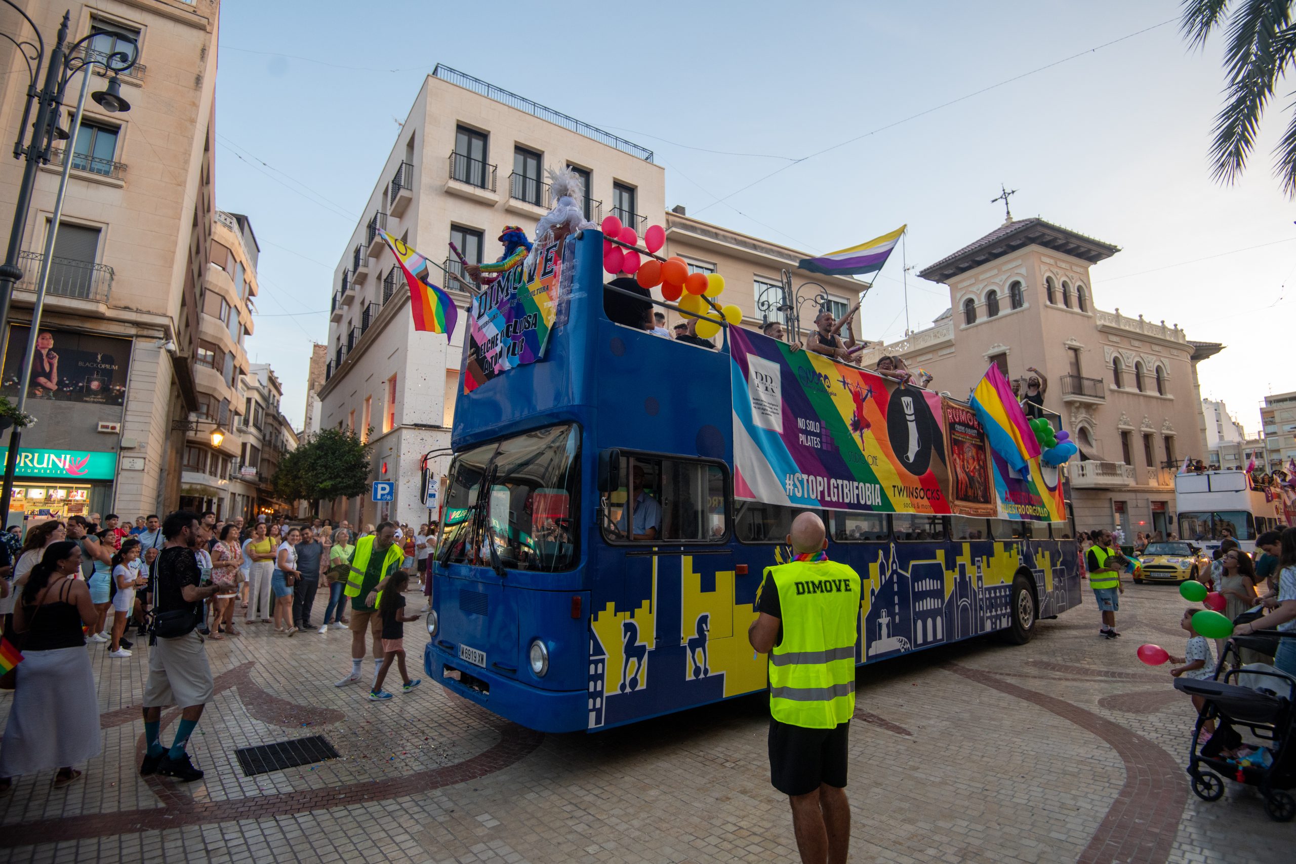 2025_09_13_GRANDES_(Fotos: RAFA MOLINA) Manifestacion Orgullo Elche