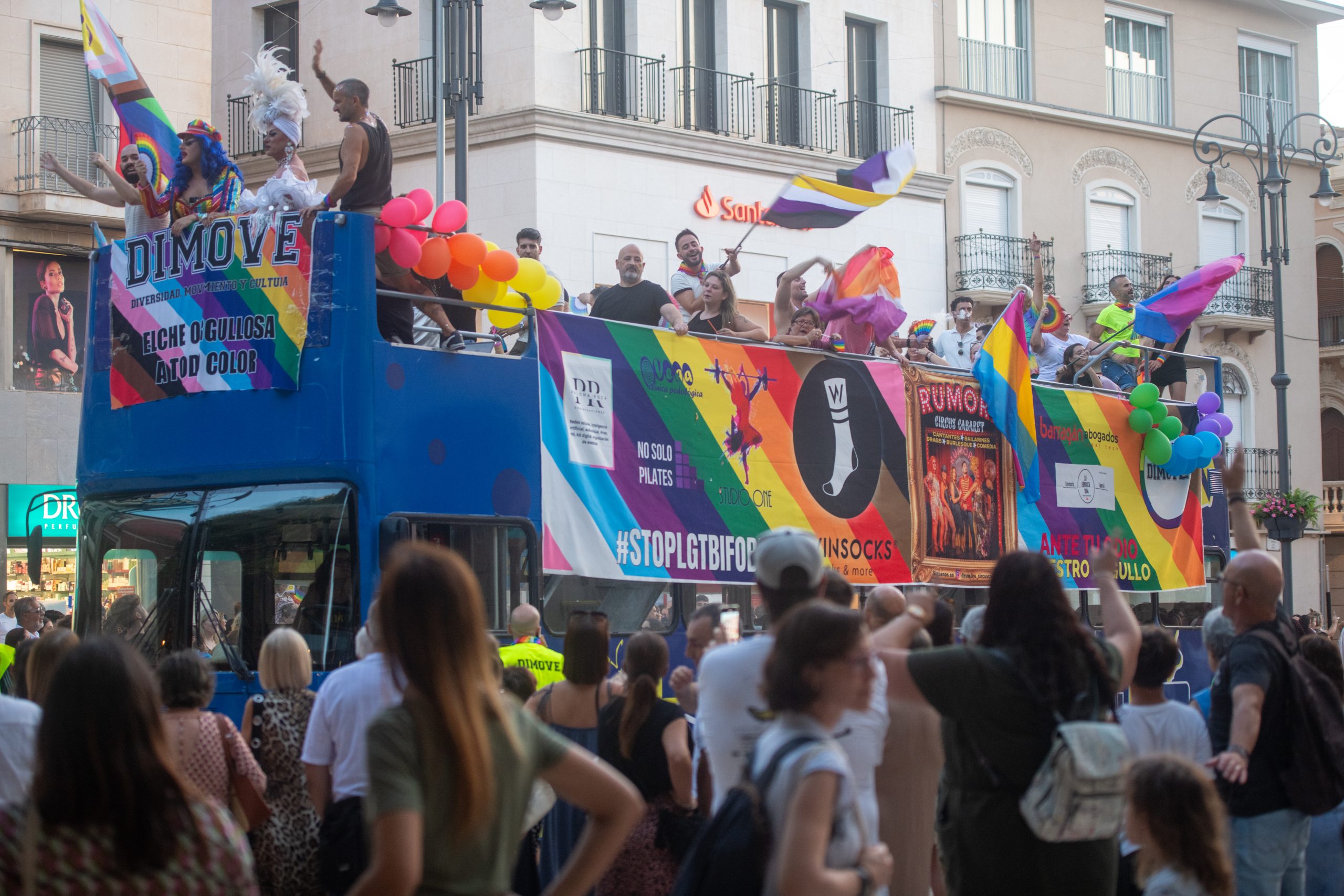 2025_09_13_GRANDES_(Fotos: RAFA MOLINA) Manifestacion Orgullo Elche