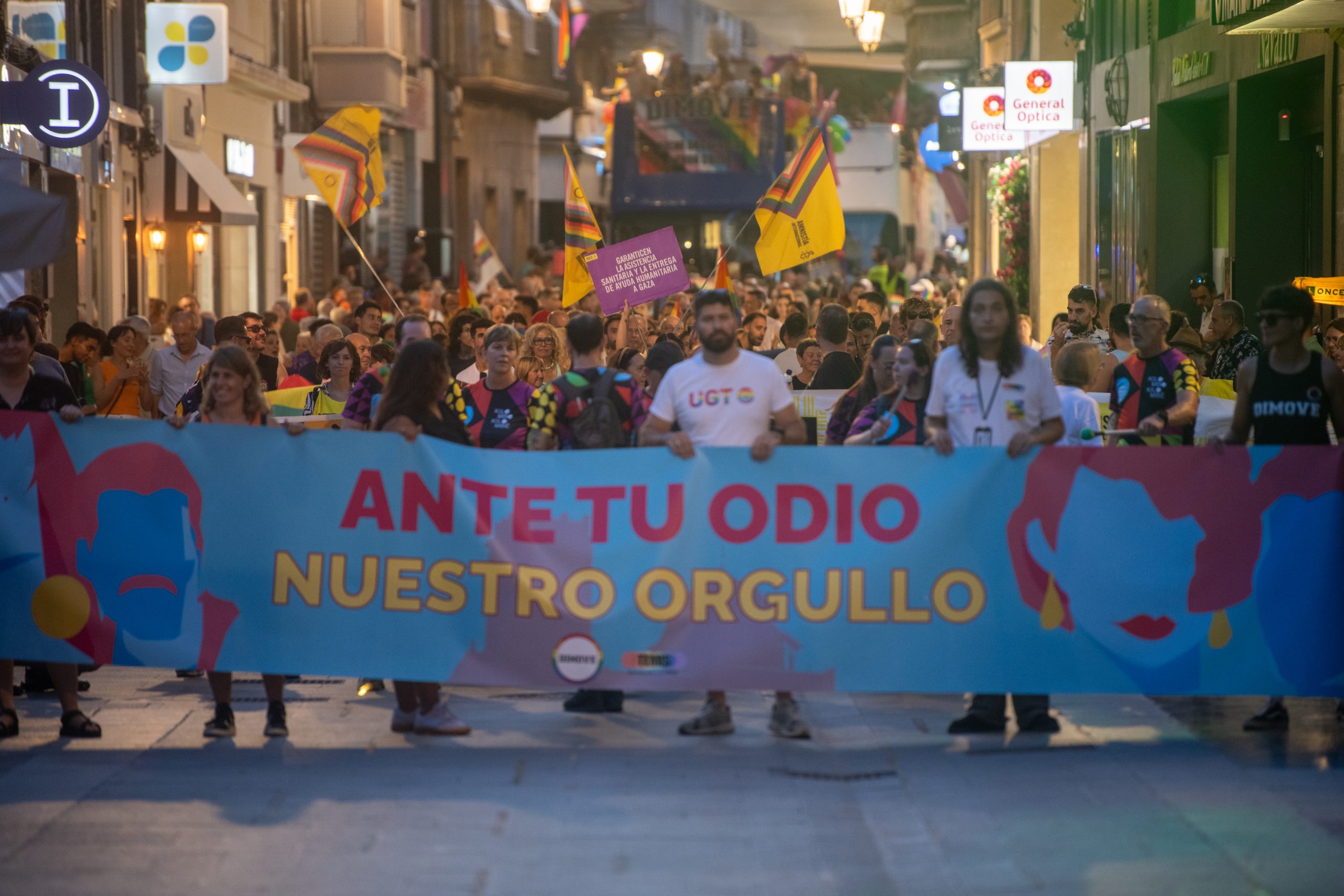 2025_09_13_GRANDES_(Fotos: RAFA MOLINA) Manifestacion Orgullo Elche